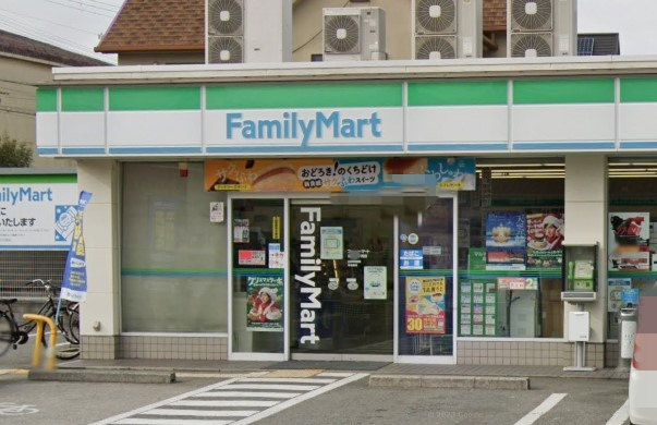 【コンビニエンスストア】ファミリーマート　姫路構四丁目店まで1853ｍ