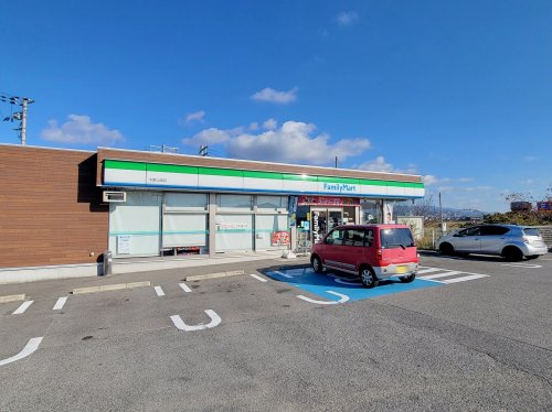 【コンビニエンスストア】ファミリーマート　和歌山里店まで136ｍ