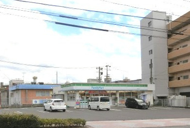 【コンビニエンスストア】ファミリーマート　紫原中央店まで832ｍ