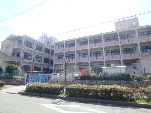 【小学校】神戸市立六甲アイランド小学校まで470ｍ