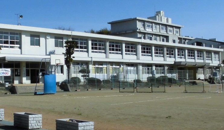 【中学校】姫路市立琴陵中学校まで978ｍ