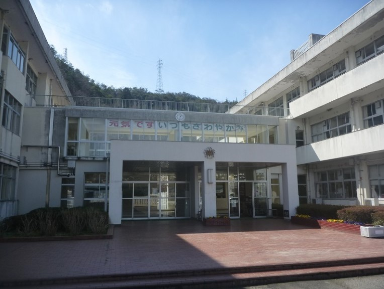 【小学校】姫路市立香呂南小学校まで664ｍ
