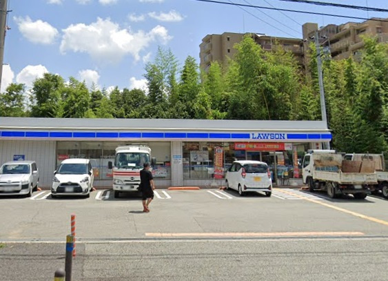 【コンビニエンスストア】ローソン　川西平野二丁目店まで515ｍ