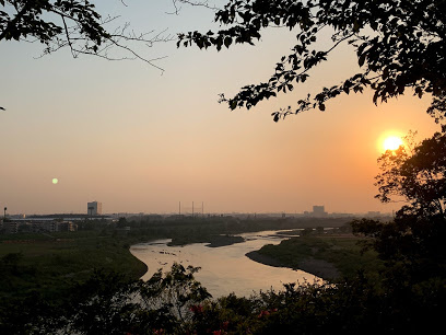【公園】夕焼けの見晴らし台まで350ｍ