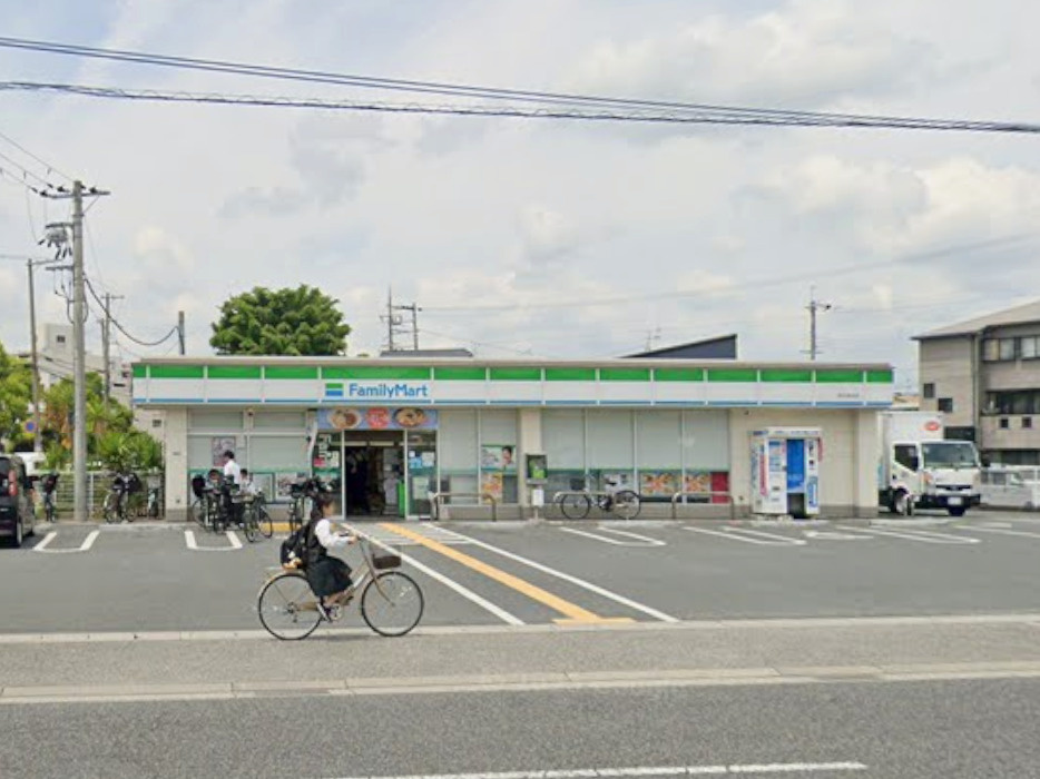 【コンビニエンスストア】ファミリーマート　伊丹鴻池店まで645ｍ