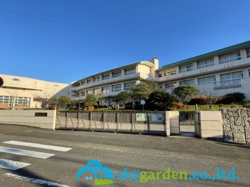 【中学校】藤沢市立藤ヶ岡中学校まで261ｍ