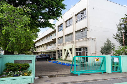 【小学校】調布市立第三小学校まで713ｍ