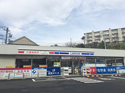 【コンビニエンスストア】ローソン　横須賀鶴が丘店まで994ｍ
