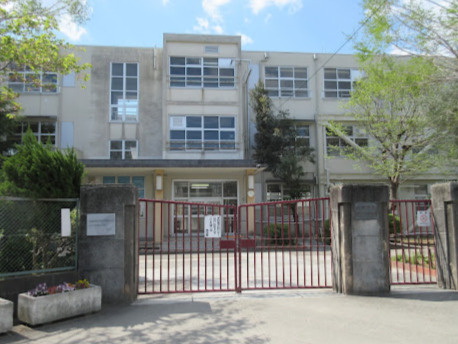 【中学校】西宮市立学文中学校まで693ｍ