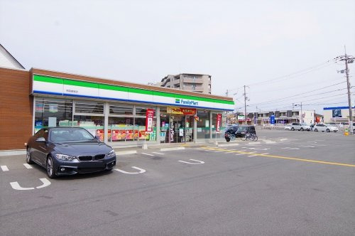 【コンビニエンスストア】ファミリーマート熊取紺屋店まで1010ｍ