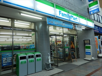 【コンビニエンスストア】ファミリーマート　神田須田町一丁目店まで156ｍ