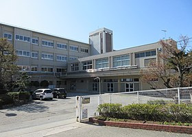 【中学校】宝塚市立宝塚中学校まで948ｍ