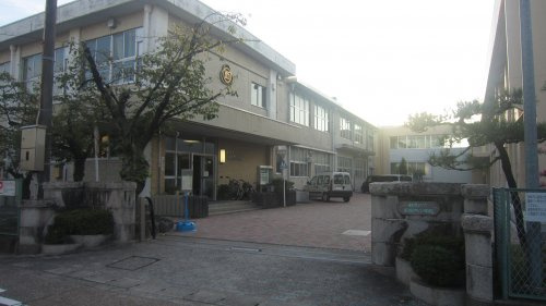 【小学校】岐阜市立長良西小学校まで750ｍ