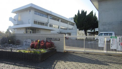【小学校】各務原市立尾崎小学校まで579ｍ