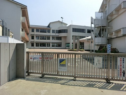【小学校】蕨市立北小学校まで559ｍ