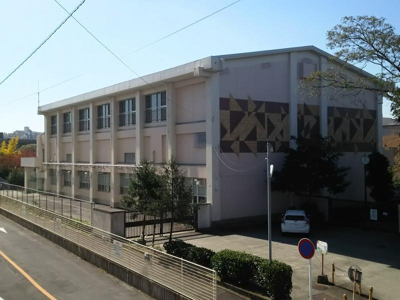 【中学校】名古屋市立千種中学校まで1709ｍ