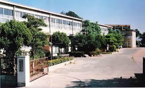 【中学校】良山中学校まで992ｍ