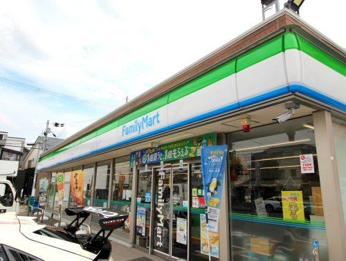 【コンビニエンスストア】ファミリーマート　高槻須賀町店まで516ｍ