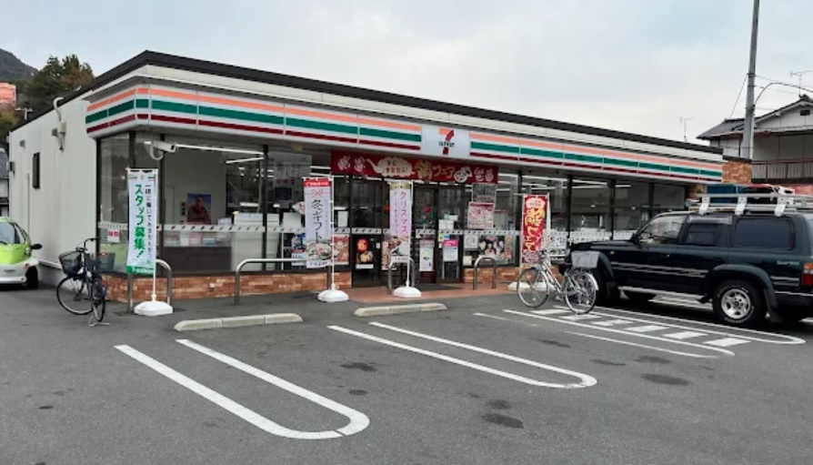 【コンビニエンスストア】セブンイレブン　竹原忠海店まで1032ｍ