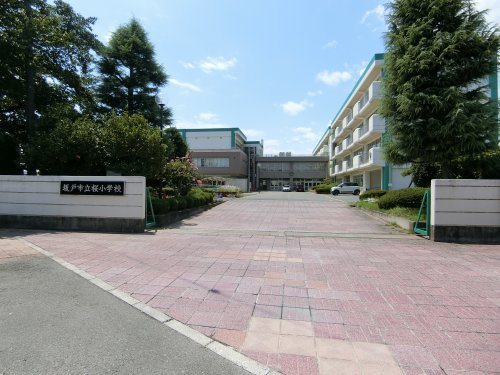 【小学校】坂戸市立桜小学校まで362ｍ