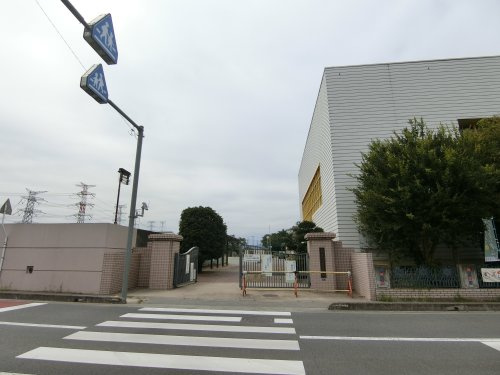 【小学校】鶴ヶ島市立新町小学校まで855ｍ
