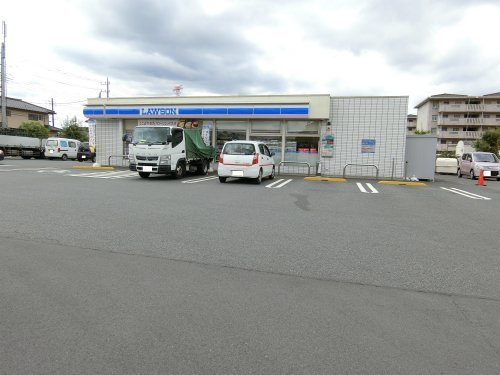 【コンビニエンスストア】ローソン脚折東店まで972ｍ
