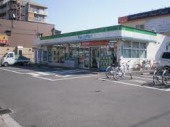 【コンビニエンスストア】ファミリーマート瓜破東二丁目店まで150ｍ