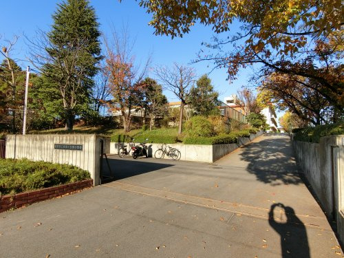 【小学校】真美ケ丘東小学校まで1140ｍ