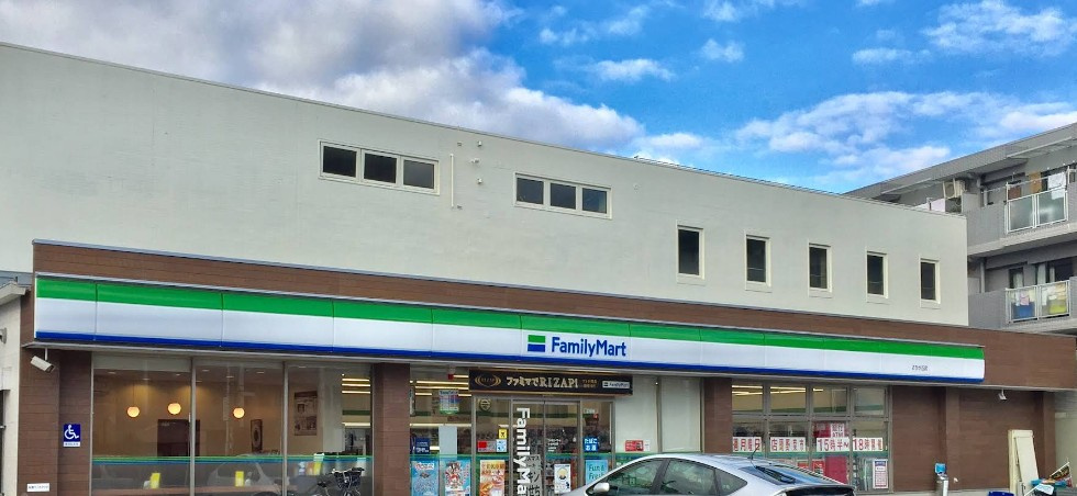【コンビニエンスストア】ファミリーマート　さちが丘店まで17ｍ