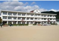 【小学校】莇野小学校まで1300ｍ