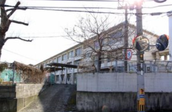 【中学校】北九州市立板櫃中学校まで955ｍ