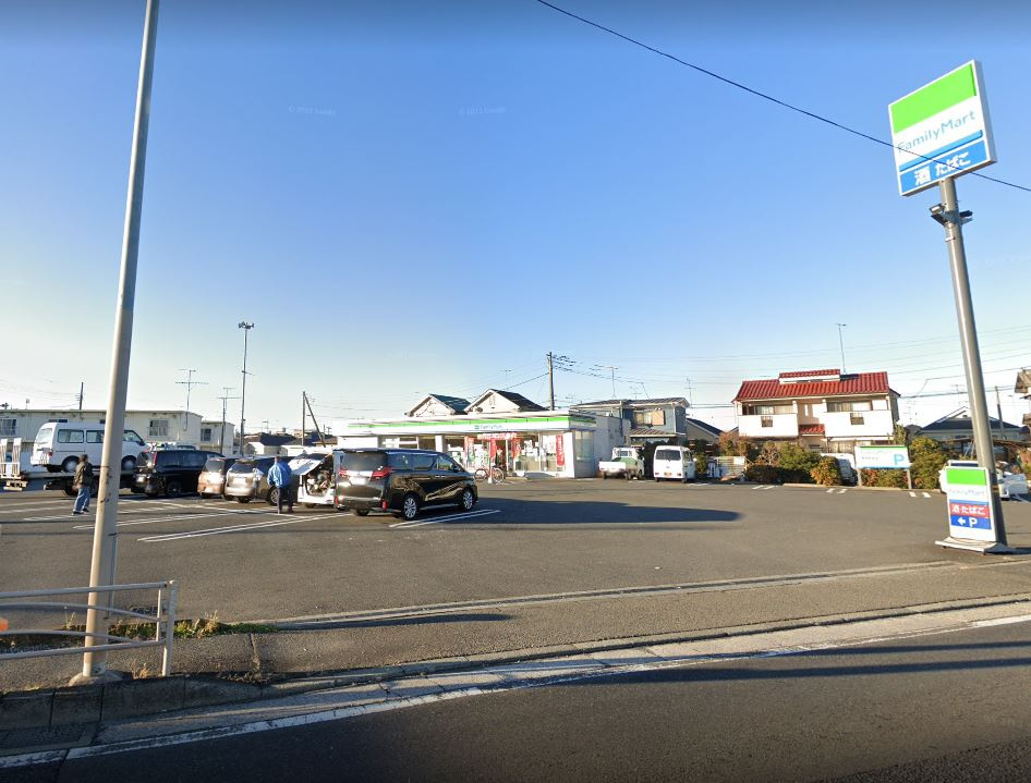 【コンビニエンスストア】ファミリーマート　座間栗原中央店まで834ｍ