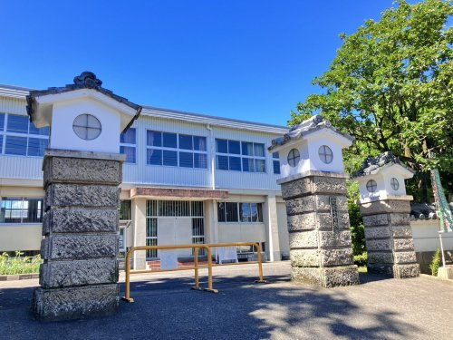 【小学校】姶良市立柁城小学校まで989ｍ