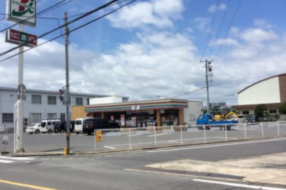 【コンビニエンスストア】セブンイレブン　岡山芳明小前店まで1119ｍ