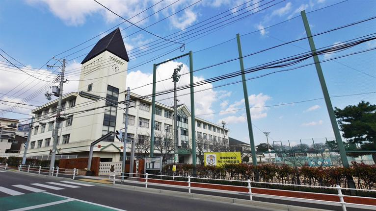 【小学校】六甲小学校まで1077ｍ