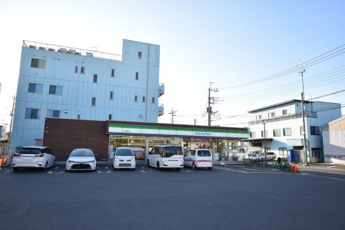 【コンビニエンスストア】ファミリーマート　八潮新町店まで270ｍ