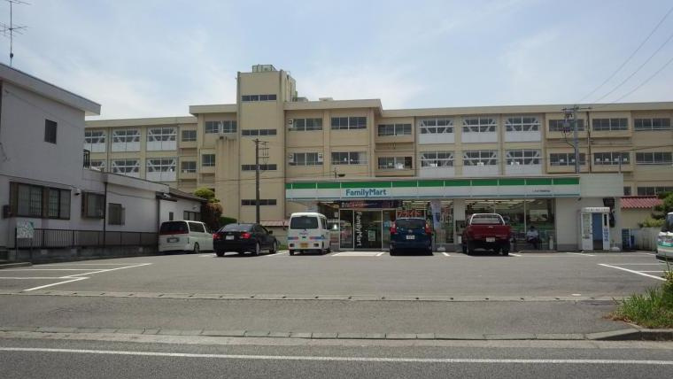 【コンビニエンスストア】ファミリーマート　いわき平梅香町店まで2351ｍ