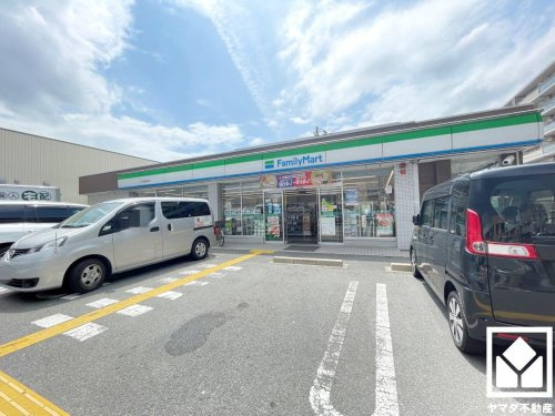 【コンビニエンスストア】ファミリーマート　伏見舞台町店まで172ｍ
