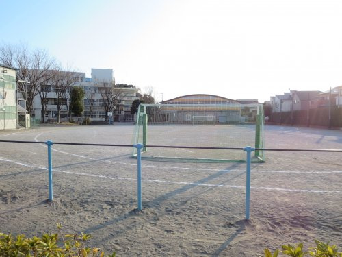 【小学校】横浜市立緑小学校まで200ｍ