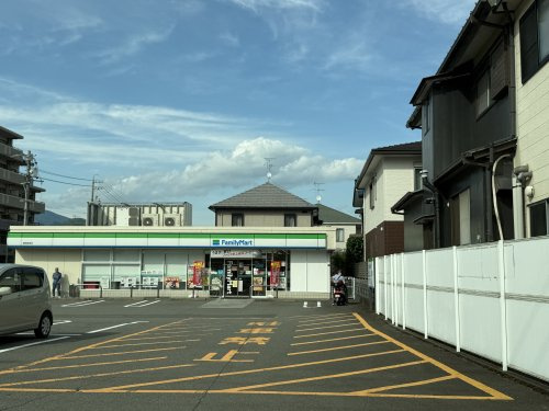 【コンビニエンスストア】ファミリーマート　静岡岳美店まで430ｍ
