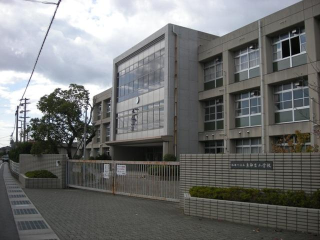 【小学校】東神吉小学校まで379ｍ