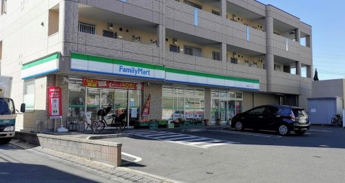 【コンビニエンスストア】ファミリーマート柏松葉町七丁目店まで990ｍ