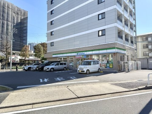 【コンビニエンスストア】ファミリーマート　八事弥生が岡店まで486ｍ