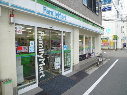 【コンビニエンスストア】ファミリーマート　西平塚町店まで137ｍ