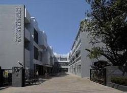 【小学校】世田谷区立　烏山小学校まで889ｍ