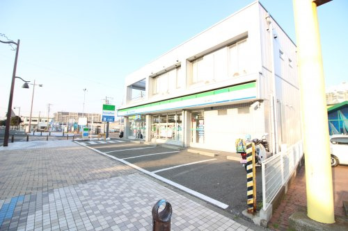 【コンビニエンスストア】ファミリーマート　久里浜港前店まで131ｍ