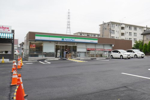 【コンビニエンスストア】ファミリーマート　町田成瀬台店まで656ｍ
