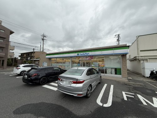 【コンビニエンスストア】ファミリーマート　守山金屋一丁目店まで980ｍ