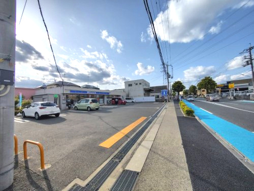 【コンビニエンスストア】ローソン　伊丹野間北二丁目店まで215ｍ