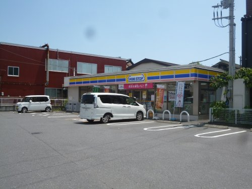 【コンビニエンスストア】ミニストップ　草加青柳2丁目店まで263ｍ